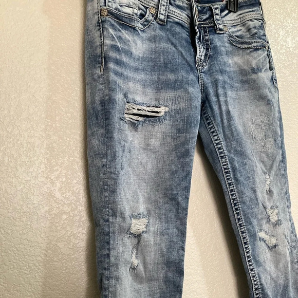 Silver Suki Distressed Mid Capri Jeans - Picture 6 of 11
